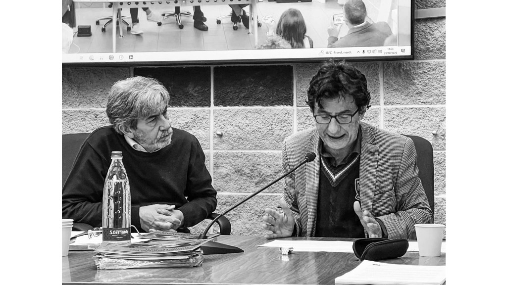 Gli interventi e la sala della riunione