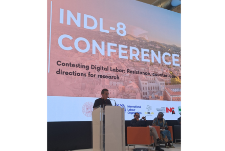 una delegata sindacale interviene raccontando l'esperienza
